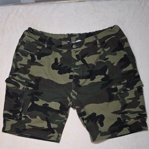 Men's Green Camouflage Cargo Shorts Size 4XL